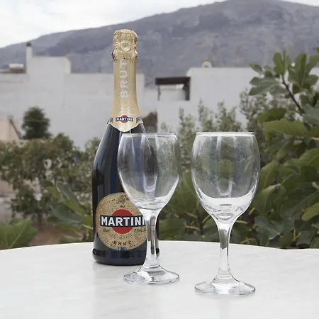 Oscar Aparthotel Kamari (Santorini)